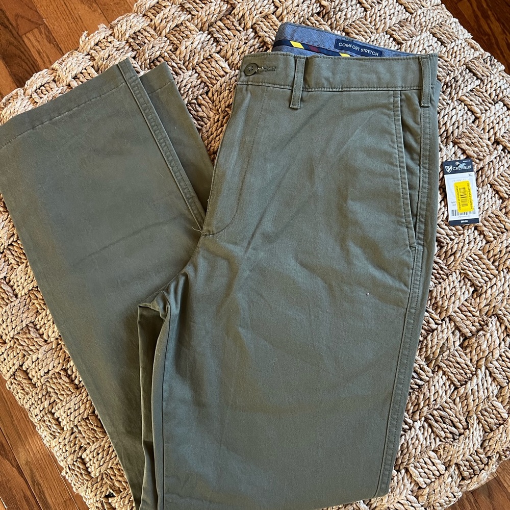 Men’s size 32 X 32 Green Casual Work Pants/ flat front Chinos!